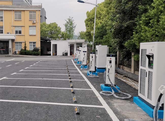 最新の会社の事例について 公共の速いEVの充電ステーション